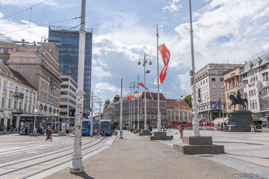 Croacia - Zagreb 15 - plaza Ban Jelacic.jpg